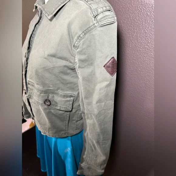 HOLLISTER, cropped, army jacket!! - Picture 4 of 9